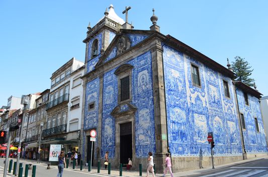 blue Capela das Almas in Porto